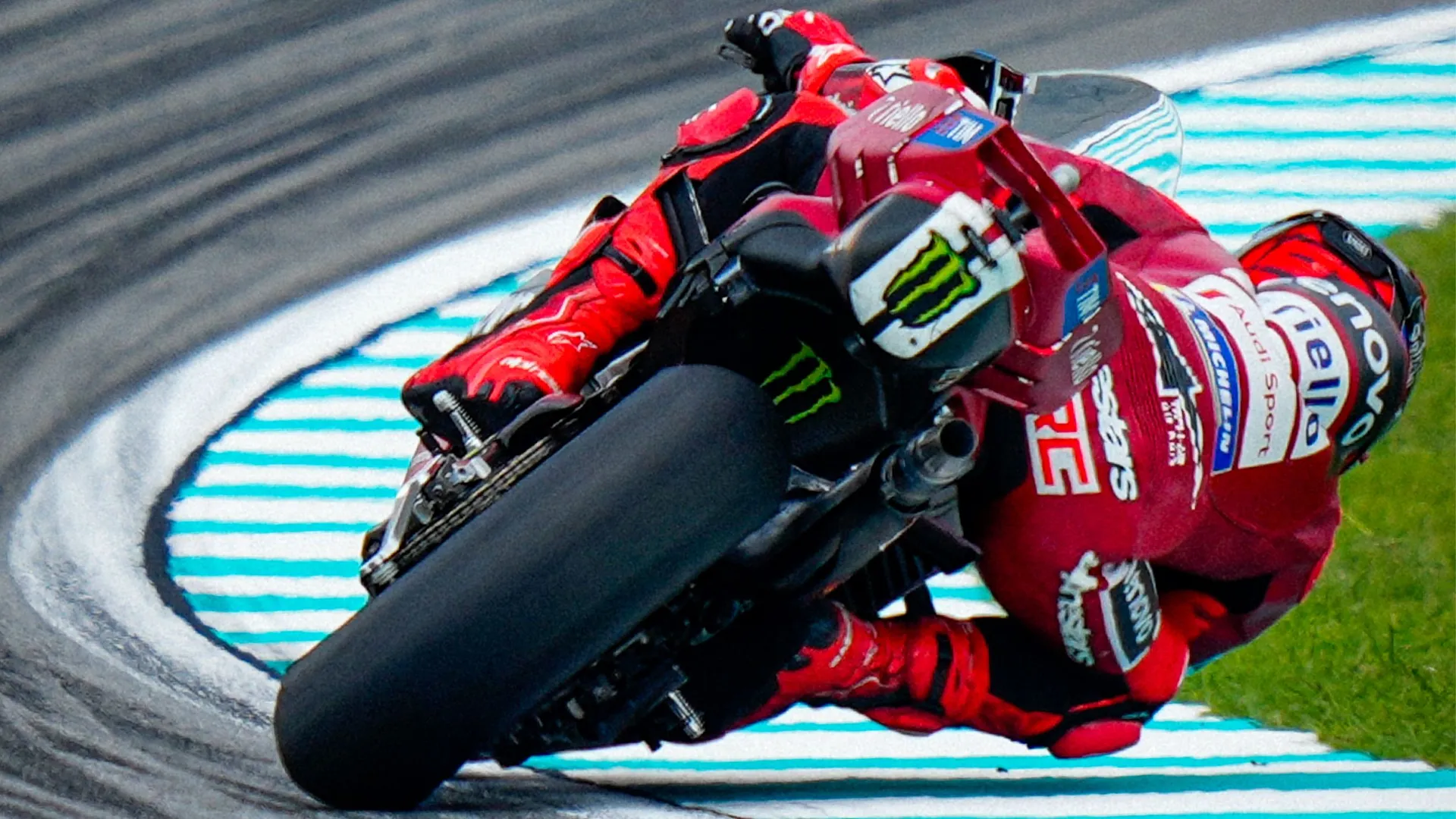 Marc Márquez marca el ritmo pese a una caída y Martín limita su actividad en pista Marc Márquez marca el ritmo pese a una caída y Martín limita su actividad en pista