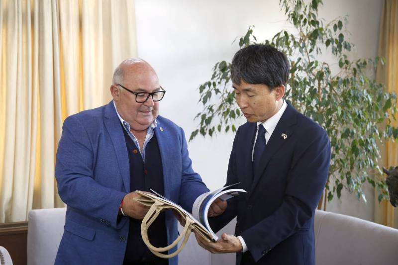 Abella recibió al cónsul de Japón: el diplomático ponderó el atractivo turístico de Maldonado
