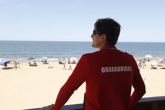 IDM convoca a guardavidas para cubrir 21 puestos en playas y piscinas