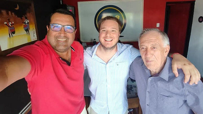 La visita a la Radio de Jesús Grasso Lista 434 Coalición Republicana apoyando la Candidatura a la Intendencia de Salto del Dr Carlos Albisu