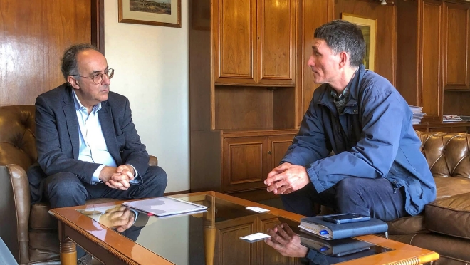 Por el Dr. Álvaro Lima Diputado FA Salto: En el Ministerio de Trabajo y Seguridad Social con el sub secretario Dr. Hugo Barretto.