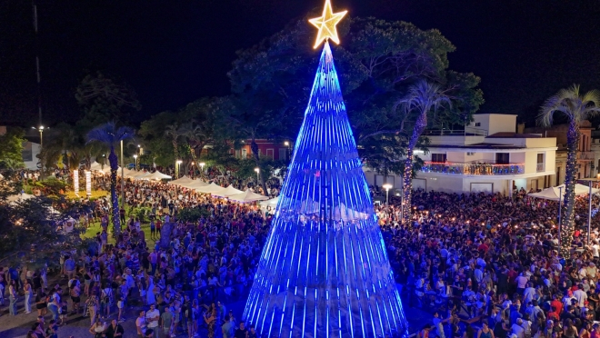 Miles de personas acompañaron el Encendido del Árbol de Navidad en Plazoleta Roosevelt